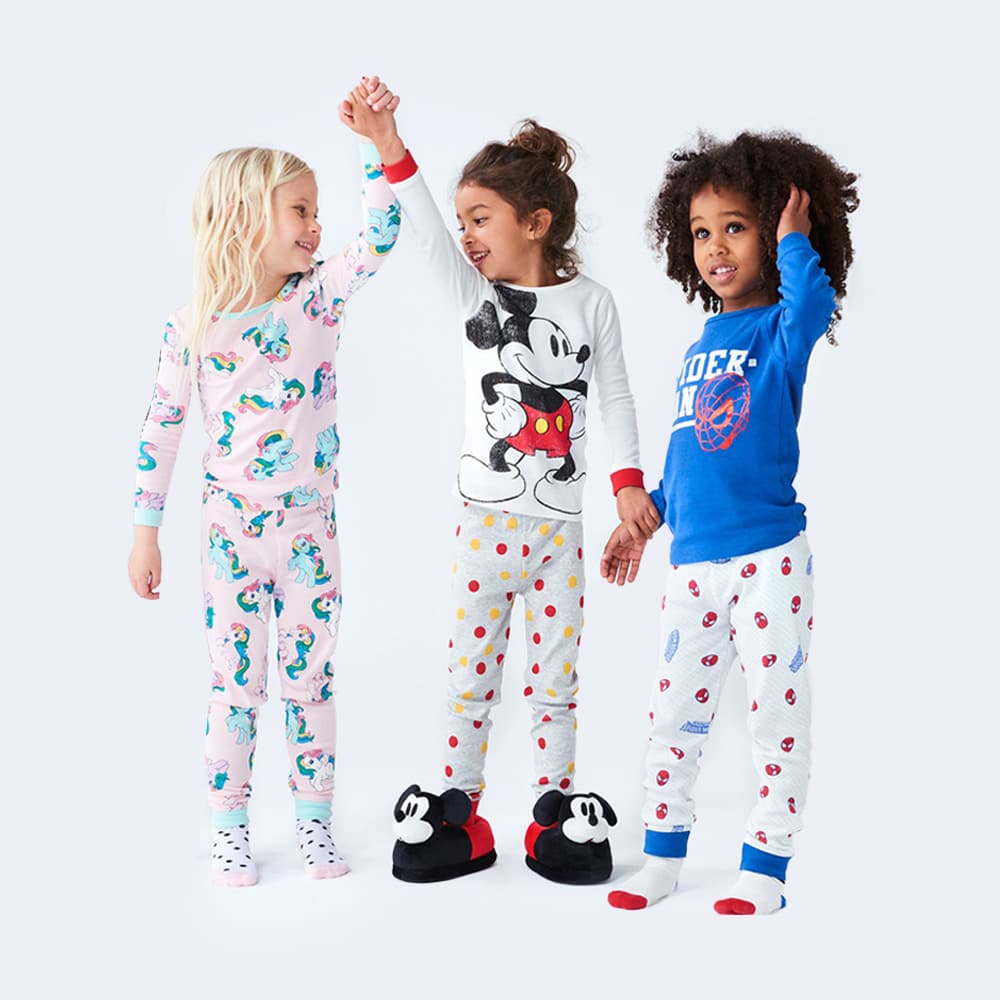 d93a02_4d4f88b5b5f343159244b2d89a6dd5d8mv2 Flammhemmender Polyester-Jersey-Stoff mit antibakterieller Wirkung für langärmlige Kinderpyjamas | CFR 1615/1616