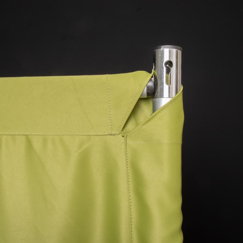 DSC_3066_1 Fond de scène en polyester ignifugé avec œillets pour tringle et protection UV pour la décoration événementielle | 6 m × 2,8 m | EN 13773 Classe 1