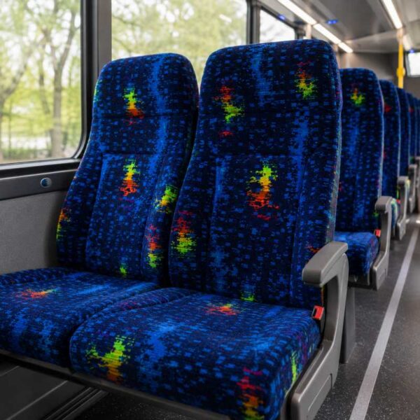 Tissu d'ameublement en polyester ignifugé (2) Tissu ignifugé pour sièges de bus 600 g/m² conforme à la norme FMVSS 302, disponible en gros pour les fabricants d'équipement d'origine (OEM)