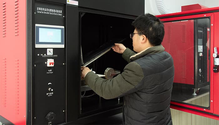 Pourquoi s'approvisionner auprès d'un fabricant de tissus ignifuges situé près de Shanghai ? 7 tests de tissu ignifuge begoodtex dans le laboratoire textile interne