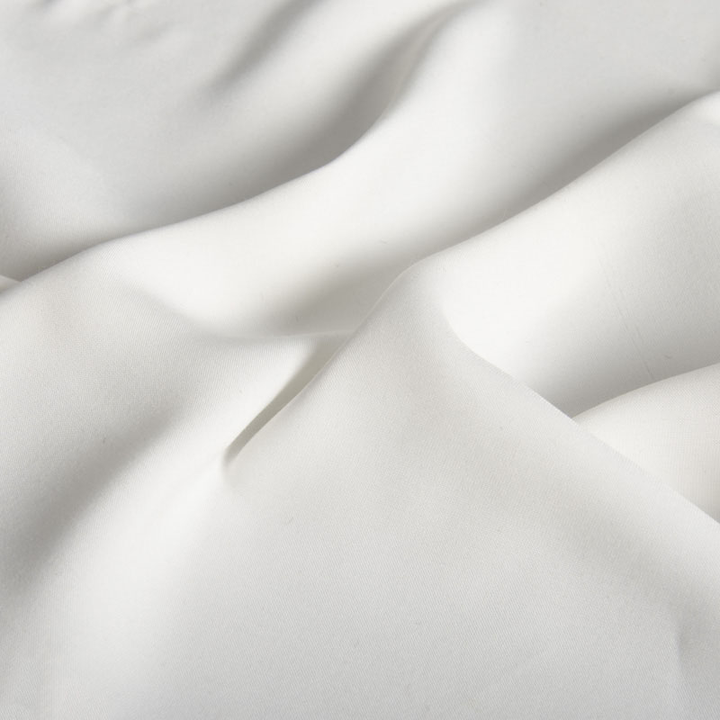 Begoodtex-Tejidos-Ignífugos-00465 Tejido Begoodtex ignífugo con aspecto de seda, superficie de poliéster y elastano blanco