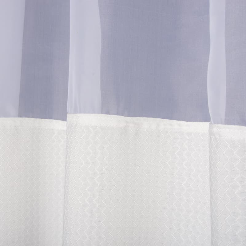 Cortina de ducha impermeable e ignífuga de poliéster sin ganchos con 10 ojales incorporados | 69 × 45 pulgadas | BS 5867 Type C, ISO 4920