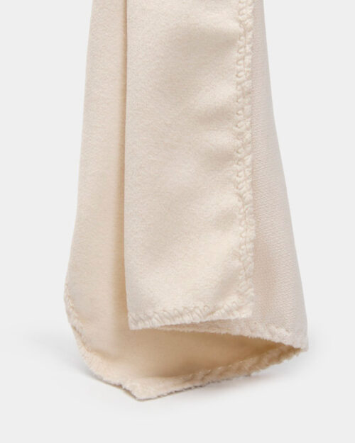 Flame Retardant White Single-Sided Polyester Fleece Fabric 355 g/m² Wide Width for Hotel & Events