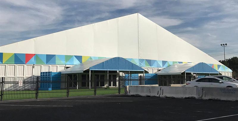 安全性が重要な仮設構造物向けの難燃性テントファブリックソリューション 6 商業展示テント