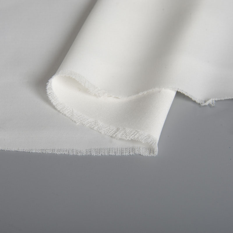 Tejido Begoodtex ignífugo con aspecto de seda, superficie de poliéster y elastano blanco